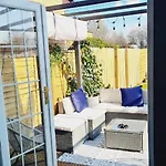 Apartament Beautiful 2bed House With Garden, Walking Distance To Town - Free Parking *