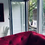 Designer House - Of / 'hillhead' West End G12 - Luxurious & Contemporary Detached House / Terrace / Garden / 'electric Car Charging' Garage Parking Villa