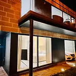 Villa Designer House - Of / 'hillhead' West End G12 - Luxurious & Contemporary Detached House / Terrace / Garden / 'electric Car Charging' Garage Parking *