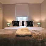 Signature - Moss View Apartament Glasgow