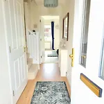 Homely Three Bed In בית נופש גלאזגו