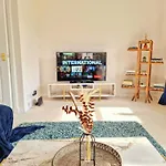 Homely Three Bed In גלאזגו
