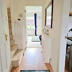 Homely Three Bed In בית נופש