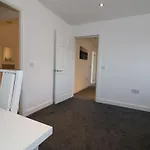 Signature - Railway House 5 Bed Apartman *