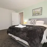 Signature - Railway House 5 Bed Apartman