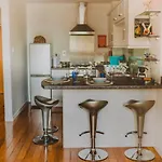 Lovely Bohemian In Heart Of Life Glasgow
