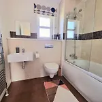 Homely Three Bed In בית נופש גלאזגו