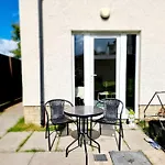 בית נופש Homely Three Bed In גלאזגו