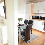 Homely Three Bed In בית נופש