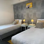 Modern 2 Bedroom Flat With Free Parking In Cambuslang, דירה *