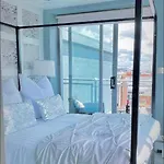 Two Bedroom Penthouse Appartement *