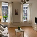 Lovely 1-bed In Merchant