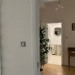 Lovely 1-bed In Merchant *