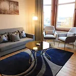 Beautiful & Spacious 2 Bed In West End Lägenhet