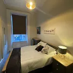 Traditional 5 Bedroom Centre * גלאזגו