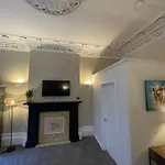 דירה Traditional 5 Bedroom Centre