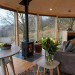Craigmaddie Muir Roundhouse With Hot Tub Romantic, Luxury, Rural For 2 Near Milngavie Apartment