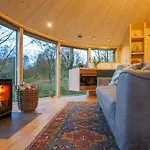 Craigmaddie Muir Roundhouse With Hot Tub Romantic, Luxury, Rural For 2 Near Milngavie Apartment *