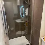 Traditional 5 Bedroom Centre