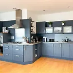 Lovely 2 Bed Duplex With Hydro Views アパート *