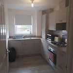 City, Celtic Park & Emirates Stadium Apartment, For Families Or Age Over 23 Appartamento Glasgow