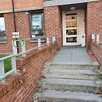 City, Celtic Park & Emirates Stadium Apartment, For Families Or Age Over 23 *