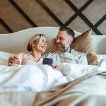 The Devonshire - Your 5 Star West End Stay!