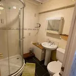 West End Hidden Gem - Modern 2-bedroom With Residents Patio * Glasgow
