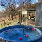 Craigmaddie Muir Roundhouse With Hot Tub Romantic, Luxury, Rural For 2 Near Milngavie Glasgow