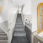 I'm Your Host - Bridgeton House בית נופש