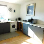 Fab Location 1 Bed Overlooking Glasgow