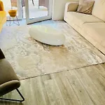 Executive Triplex House, 3 Bedroom 3 Bathrooms 1 Living Kitchen - Huge Terrace For Master Bedroom - Private E Parking Lez Congestion Zone Free - Garden - 5 Mins Drive To Centre Station Γλασκώβη
