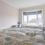Daire 4 Bedrooms Homely House - Sleeps 6 Comfortably With 6 Double Beds,glasgow, Free Street Parking, Business Travellers, Contractors, & Holiday-goers, Near Major Transport Links In & Centre, Perfect For Common Wealth Games 2026 *