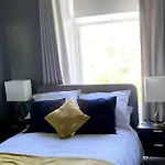 Stunning 3 Bedroom Victorian Near Pollok Country Park * 글라스고