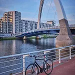 Glasgow, Finnieston Luxury 2 Bed With Parking, E-check In, Hi-fi * Glasgow