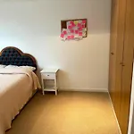Spacious Queen Bed Centre Penthouse With Balcony - Homeshare - Live In Host Glasgow