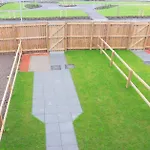 Stylish House With Private Parking Дом отдыха *