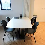 Daire Brand New Gorgeous 2 Bed In Finnieston *