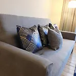 Beautiful & Spacious 2 Bed In West End Lägenhet