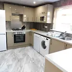 Nyaraló No 54 - New & Delightful 3 Bed House In East Kilbride