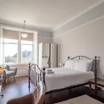 Beautiful, Traditional 2 Bed Flat W Free Parking - Pass The Keys アパート *