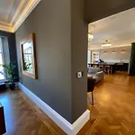 Ashton View Apartment *