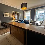 Garnethill Charm 3 Bed Flat