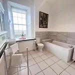 Garnethill Charm 3 Bed Flat *