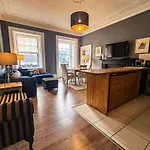Garnethill Charm 3 Bed Flat * גלאזגו