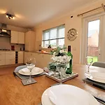 Signature - Angus House * グラスゴー