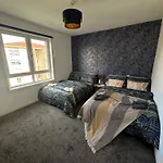 Cosy Stylish Glasgow Home, Seperate Entrance *