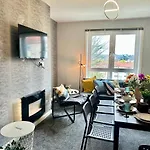 Cosy Stylish Glasgow Home, Seperate Entrance