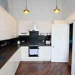 Bright Spacious 3 Bed Flat