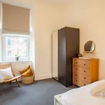 Stunning 2 Bed In Heart Of West End